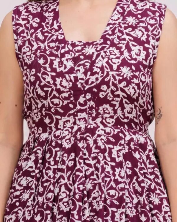 Stylish Purple Co-ord Set: Sleeveless Crop Top & Trouser Set - Image 4